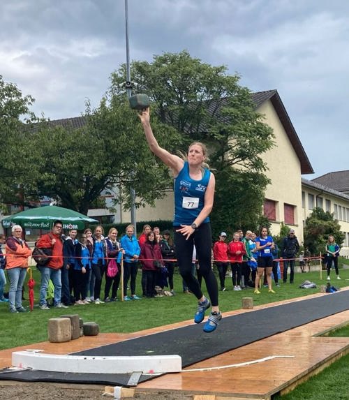  10. September: Elisabeth Santner aus Sennwald gewinnt an den Steinstoss-Schweizer-Meisterschaften zweimal Gold. 