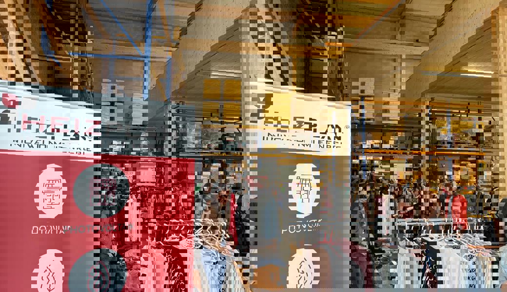 Rund 20 Frauen beteiligten sich am Kleidertausch- und Verkaufsmarkt.