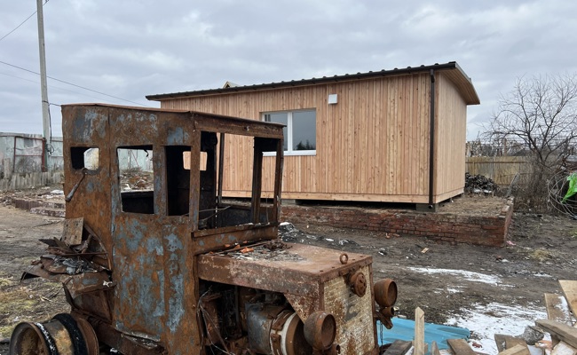 Hobelbänke, Wellblech und Desinfektionsmittel für die Ukraine