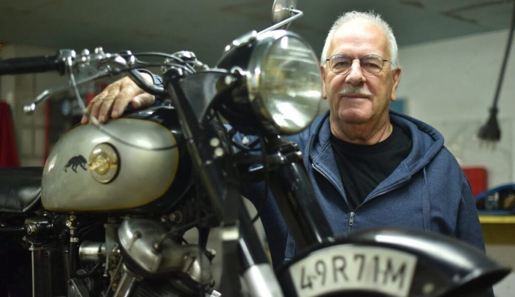  Michel Schlegel mit seiner Panther (Jahrgang 1964): Fünf Jahre lang hat er auf allen möglichen Plattformen gesucht, bis er endlich fündig wurde. Bilder: Heini Schwendener