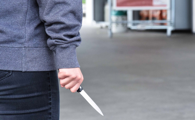 Bargeld geraubt und mit E-Scooter geflohen