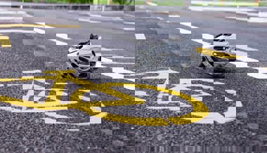 Bei Autobahnausfahrt Velofahrer angefahren