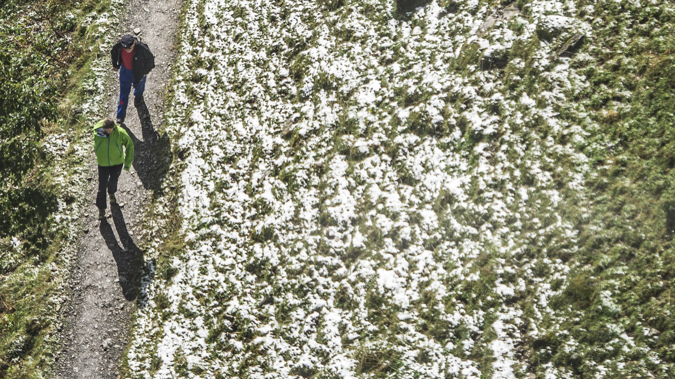 Aufpassen beim Bergwandern: Der frühlingshafte Schein trügt