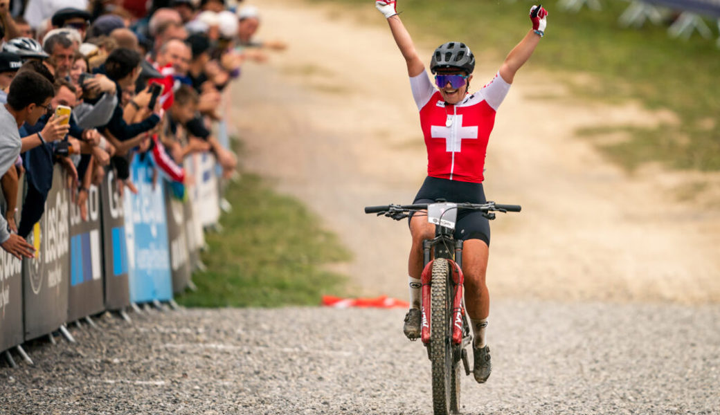 E-Mountainbikefahrerin Nicole Göldi verteidigt den Weltmeistertitel