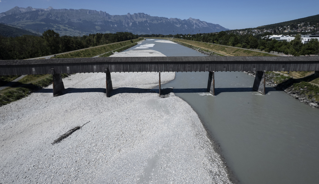Der Rhein letzten Freitag auf Höhe Sevelen: Zurzeit führt er wenig Wasser. Doch das nächste Hochwasser kommt bestimmt – und als Folge des Klimawandels wird der Fluss dann womöglich stärker anschwellen als nach früheren Starkniederschlägen. 