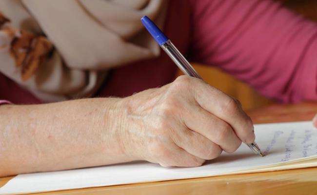 Betrügerin erschleicht Rente ihrer verstorbenen Mutter