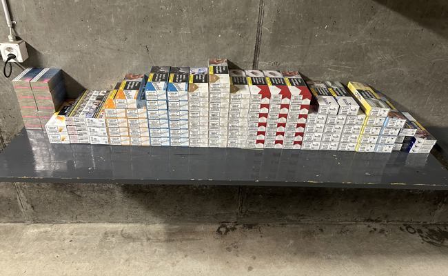 Zoll stoppt mazedonischen Schmuggler mit 21'000 Zigaretten - 250 durfte er behalten
