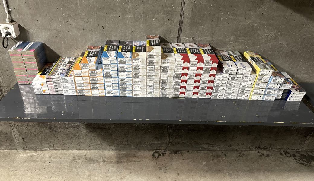 Zoll stoppt mazedonischen Schmuggler mit 21'000 Zigaretten - 250 durfte er behalten