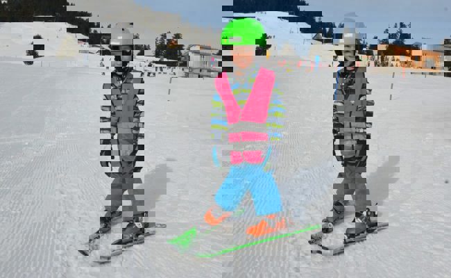 100 Kinder machen sich auf dem Buchserberg beim Kinder-Skikurs fit fürs Skirennen