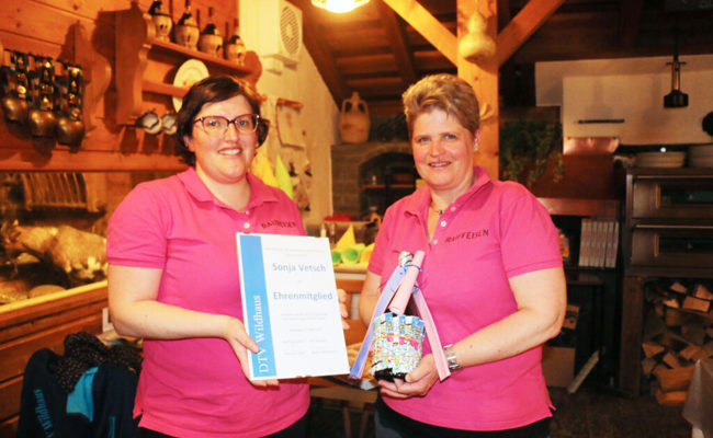 Verdienter Lohn für generösen Einsatz: Sonja Vetsch erhält die Ehrenmitgliedschaft