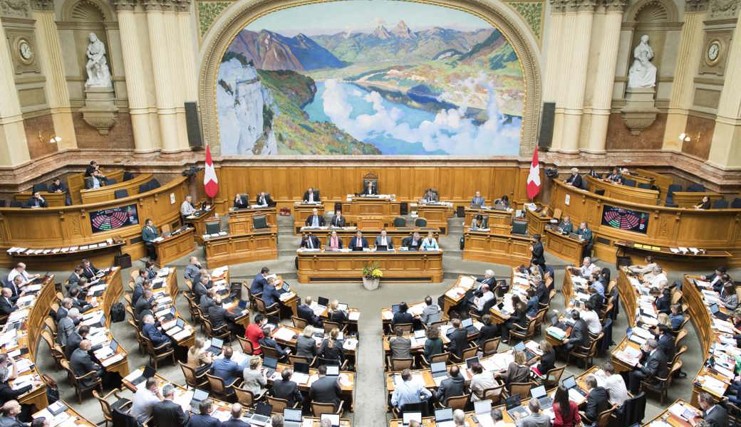 Das Ziel von 23 Politikerinnen und Politikern aus der Region: Der Nationalratssaal.