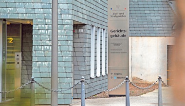 Bewährungshelfer mit Messer bedroht: Täter bleibt Unterbringung erspart