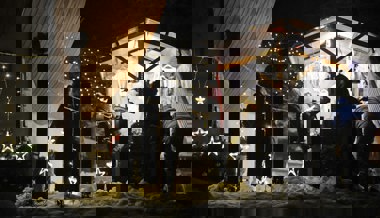 Stimmungsvoller Weihnachtsnussmarkt bei der Talstation der Staubernbahn