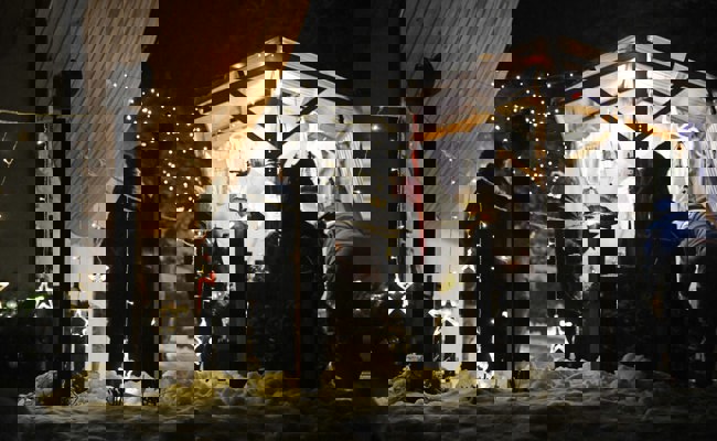 Stimmungsvoller Weihnachtsnussmarkt bei der Talstation der Staubernbahn