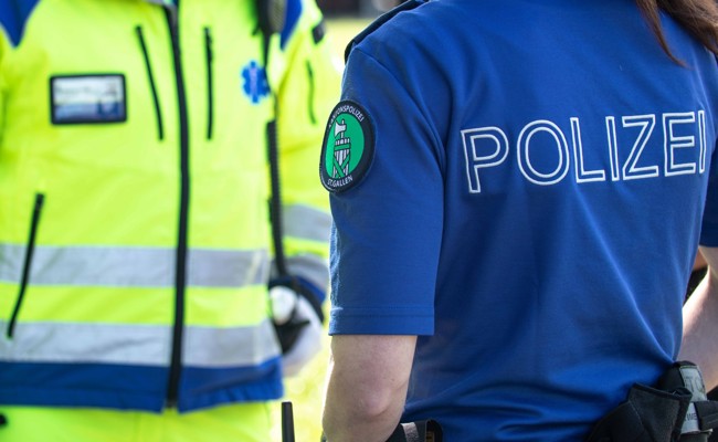 Mann schiesst sich bei Training in den Fuss