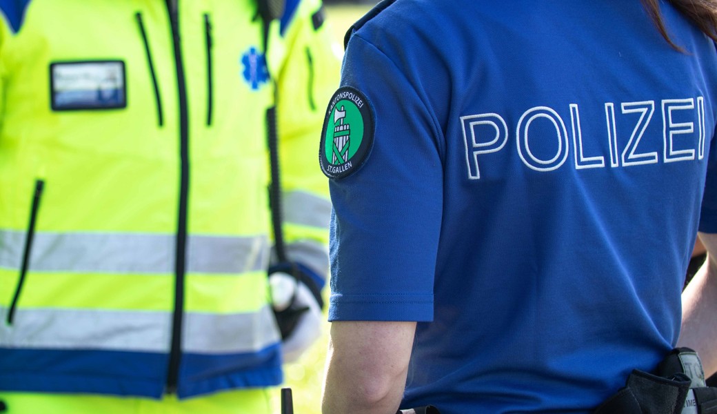 Mann schiesst sich bei Training in den Fuss