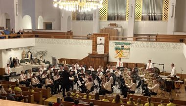 Musikalische Einstimmung in die Adventszeit durch Musikverein und Jugendmusiken