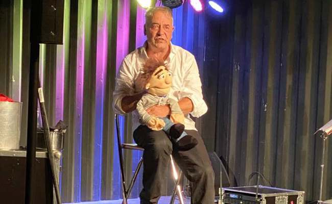 Rolf Schmid mit «Echt jetzt?» – Ein versöhnlicher Abschluss im Zeltainer