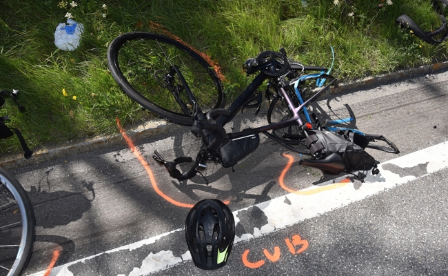 79-jähriger Autofahrer fährt in Rennvelofahrerinnen