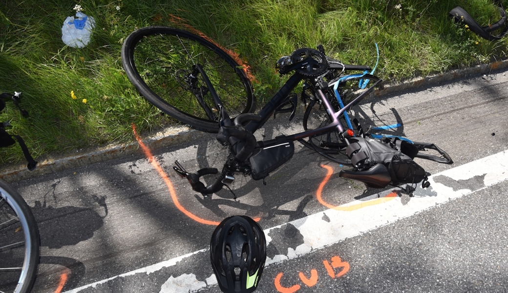 Zwei Rennvelofahrerinnen wurden bei dem Unfall verletzt.