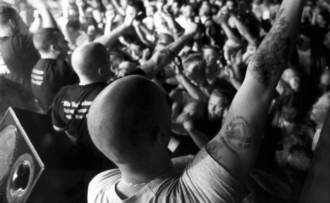 «Könnte heute wieder stattfinden»: Als 6000 Neonazis Unterwasser überschwemmten