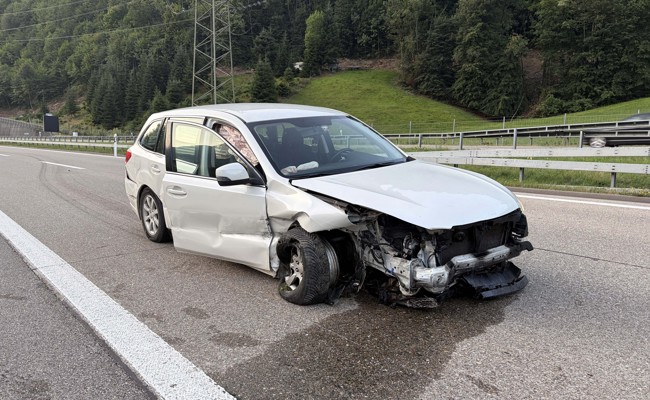Sekundenschlaf: 77-Jähriger fährt auf A3 in Leitplanke