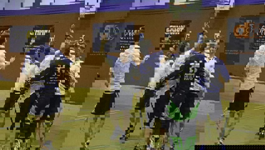  Jubel nach getaner Arbeit: Der TV Rüthi gewinnt das traditionelle Unihockeyturnier des STV Salez-Haag im Comeback-Jahr nach Corona. 