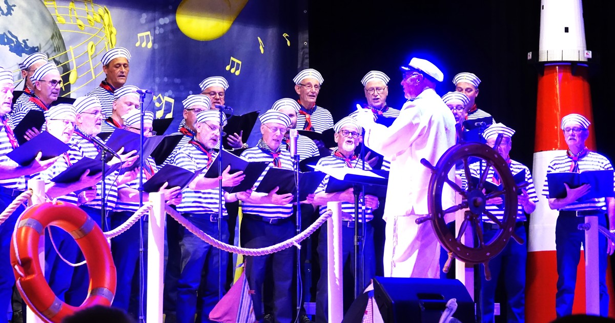 The men's choir awakened the wanderlust of the listeners.