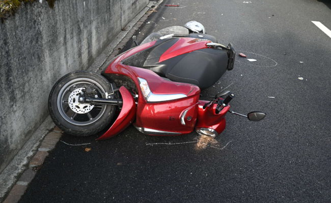 Beim Linksabbiegen mit Motorrad kollidiert: Töfffahrer erlitt unbestimmte Verletzungen