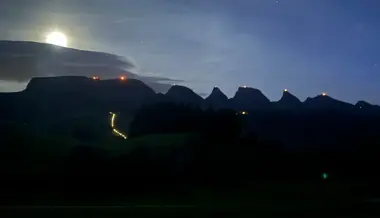 Das Höhenfeuer auf den Churfirsten brannte