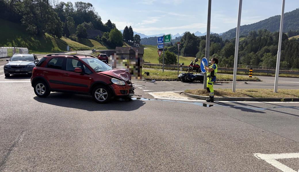 Bei Unfall verletzt: Die Umfahrungsstrasse im Toggenburg musste für eine Stunde gesperrt werden.