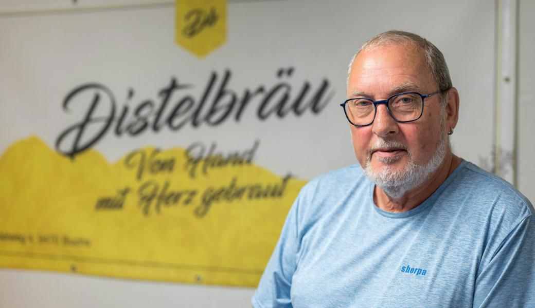 Der ehemalige Gemeinde- bzw. Stadtpolizist Stephan Reutegger geniesst seit Februar 2026 seinen Ruhestand. Der gelernte Bierbrauer hat seine alte Leidenschaft wiederentdeckt und braut sein Distelbräu im Keller seines Wohnhauses.