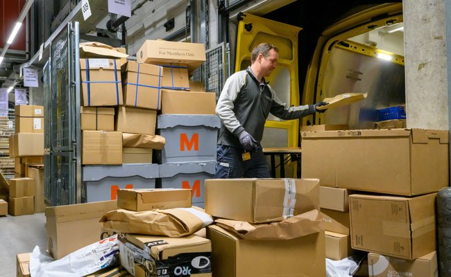 Post erhöht Päckli-Preise und leert Briefkästen früher – Rabatte nur für Online-Nutzer