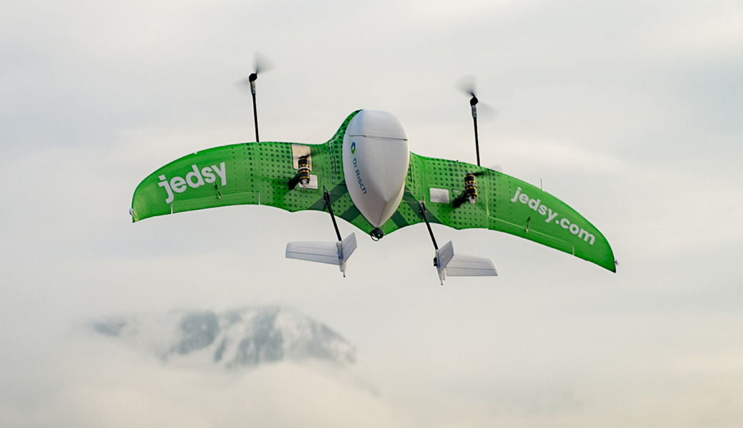 Im horizontalen Flug kaum hörbar: die vom Start-up Jedsy entwickelte Transportdrohne.