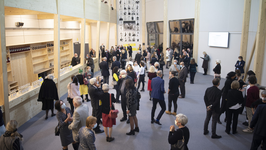  Blick in das Innenleben des Theaterprovisoriums. 