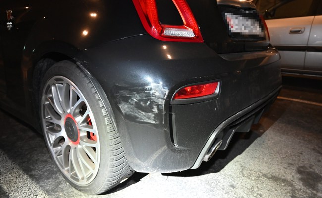 Betrunkene Lenkerin verursacht Parkschaden