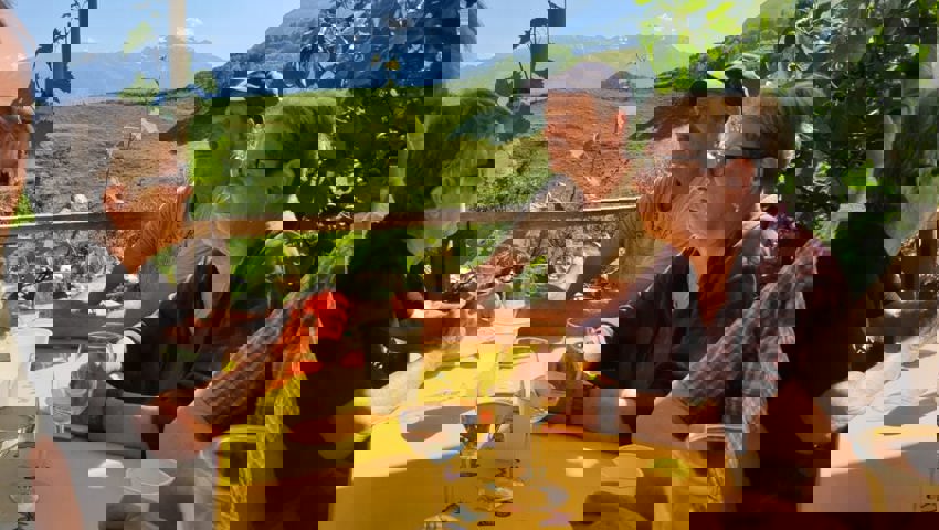  Interessante Gespräche bei gutem Wein am Rebhüslitag. 