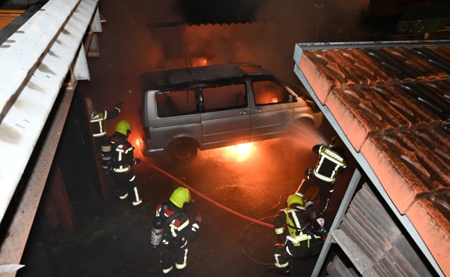 Auto abgebrannt: Polizei geht aktuell von Brandstiftung aus