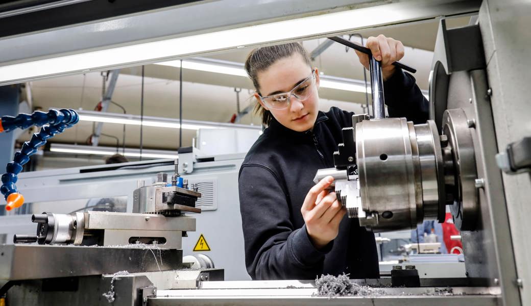 Die Anstrengungen, mehr Frauen für technische Berufe zu finden, sind erst mässig erfolgreich. 