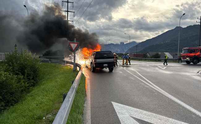 Schock nach Feierabend: Auto ging plötzlich in Flammen auf