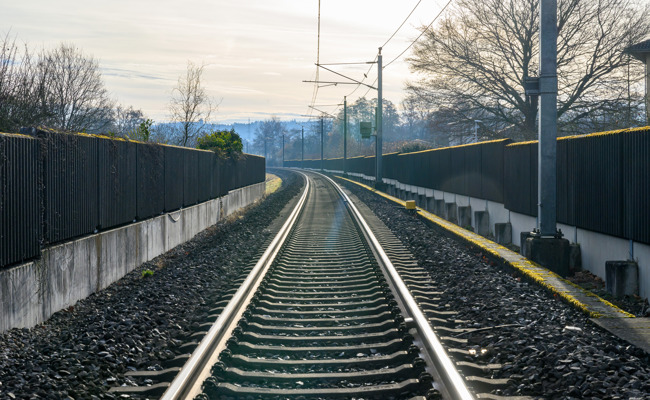 64-Jähriger fällt auf Gleis und wird von Zug erfasst – Tod