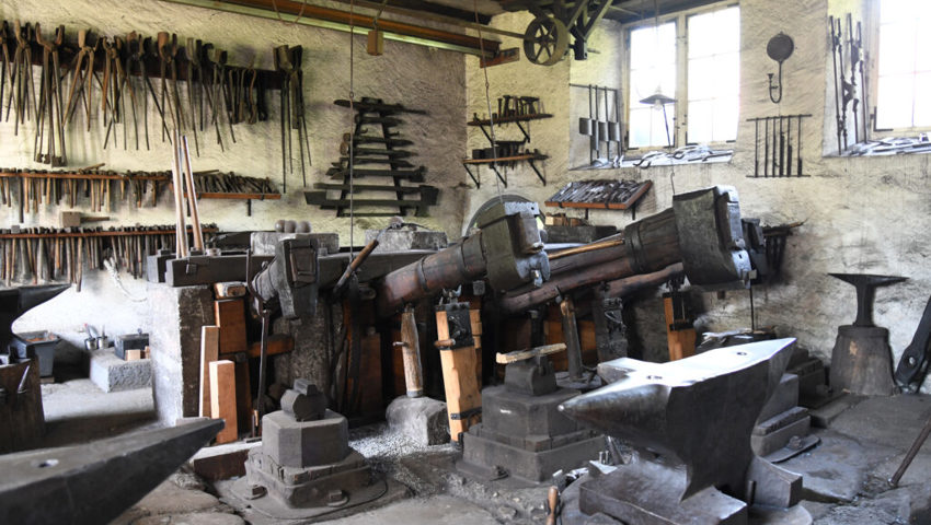  Die alte Hammerschmiede wird am Mühlentag in Betrieb genommen. 