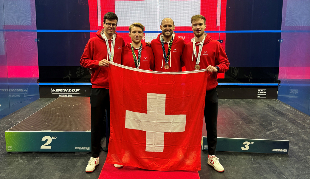 Robin Gadola, Dimitri Steinmann, Nicolas Müller und Yannick Wilhelmi (von links) holten Bronze für die Schweiz an der Team-WM. 