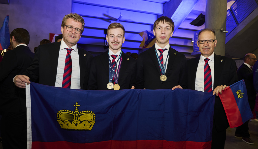 Der Azmooser Bo Ryffel (dritter von links) beendete die «WorldSkills» als Zweitbester des Teams Liechtenstein.