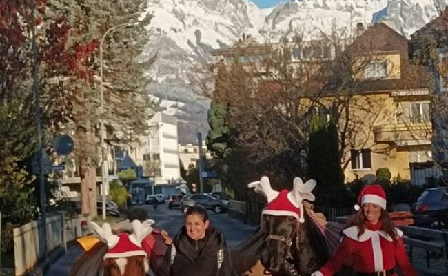 Chlaustag beim Schulhaus Kappeli: Nikolina statt Nikolaus, Pferde statt Esel