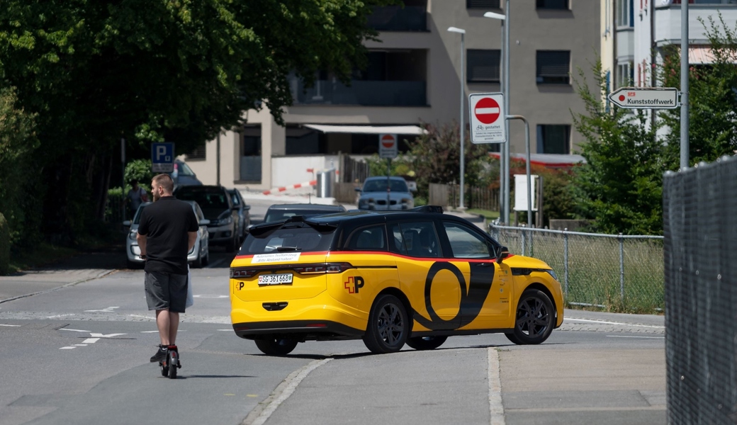 Mini-Postauto ohne Chauffeur: Auf Lernfahrt mit dem Robotaxi