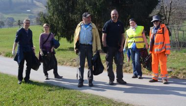 60 Freiwillige sammelten an der Umweltputzete Zigarettenstummel und Abfall ein