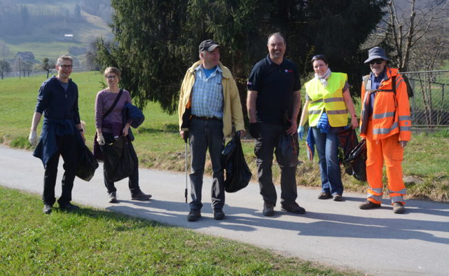 60 Freiwillige sammelten an der Umweltputzete Zigarettenstummel und Abfall ein