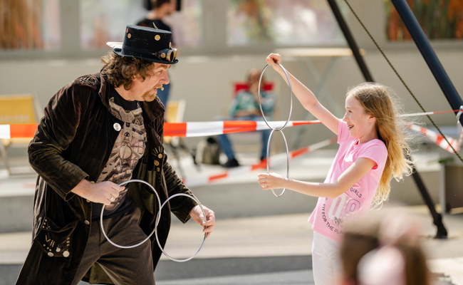 Sechs Bühnen für Strassenkünstler aus aller Welt