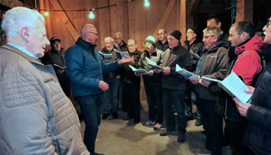 Geburtstagständchen des Männerchors für den langjährigen Sänger Christian Bicker